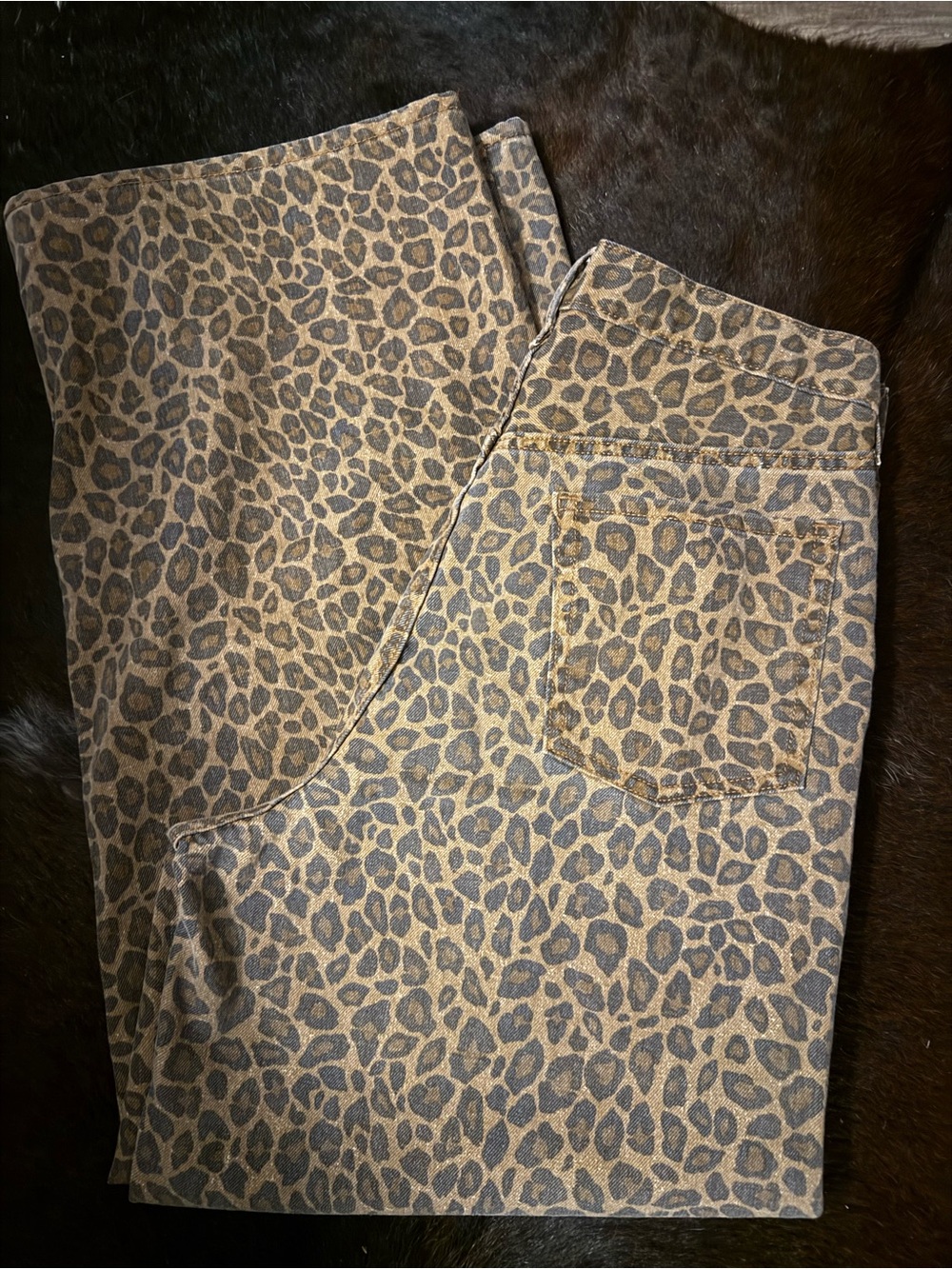 Old Navy Women’s Leopard Print Wide Leg Jeans in Brown/Tan